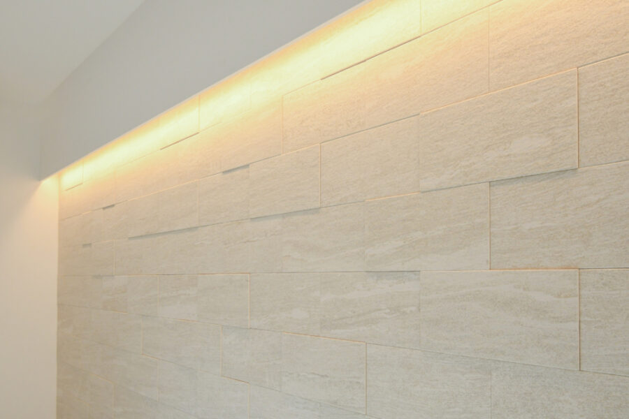 リビング一面エコカラット張り