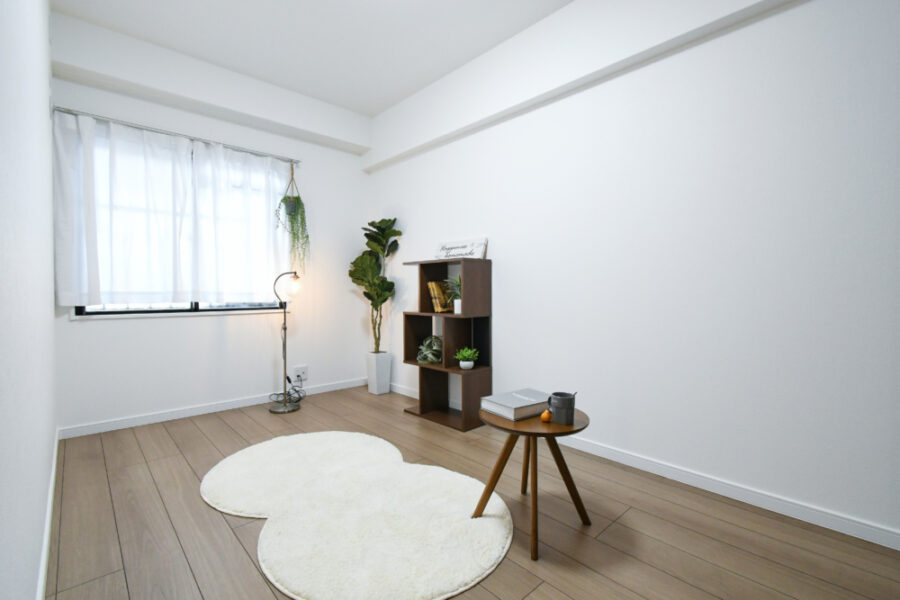 リビング横にある洋室も綺麗に変わる