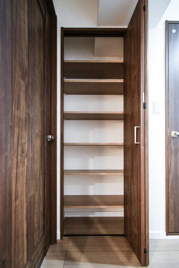 廊下にたっぷり収納が出来るクローゼット新設