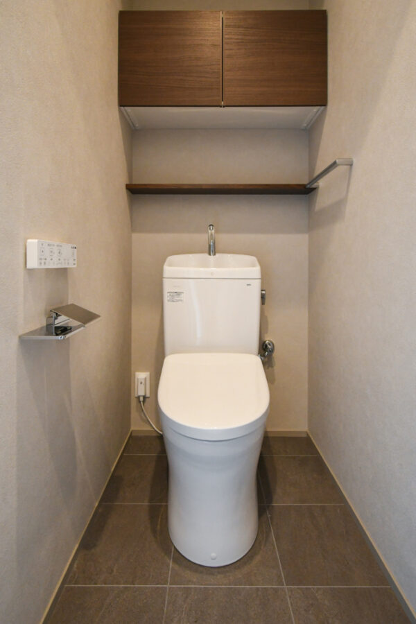 落ち着いたシックなトイレ