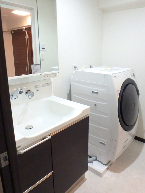 【洗面所】洗面台は収納力の高いトクラスのエポックを採用。