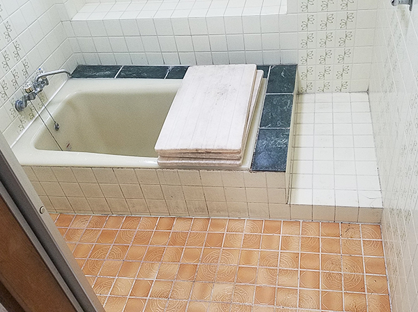 【浴室】高断熱浴槽なので、温かなお湯が長く楽しめます。