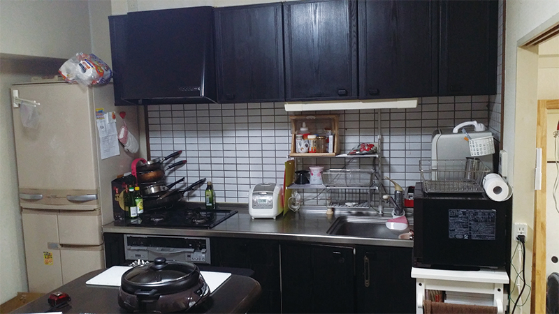 【キッチン】対面式で明るいキッチンへ。料理しながらテレビも見れます♪